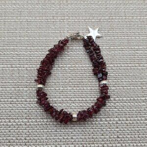 7 Inch Sterling Silver Garnet Stones With Star Charm Bracelet B560